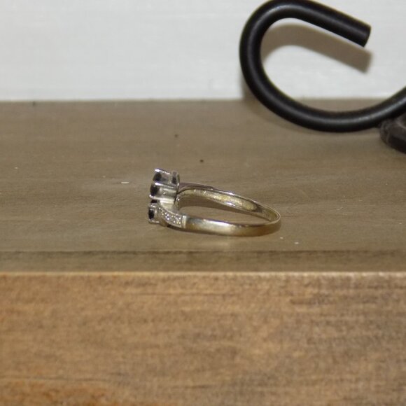 14 Karat White Gold Oval Blue Sapphires & Round Diamonds Ring Size 8 - Picture 3 of 3